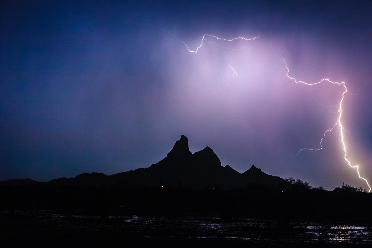 ShaRich2's tweet photo. Loving these bolts I captured from Picacho Peak. 
7.21.21 
#azwx #monsoon2021 #tucson #StormHour https://t.co/FNWaDPAzFc