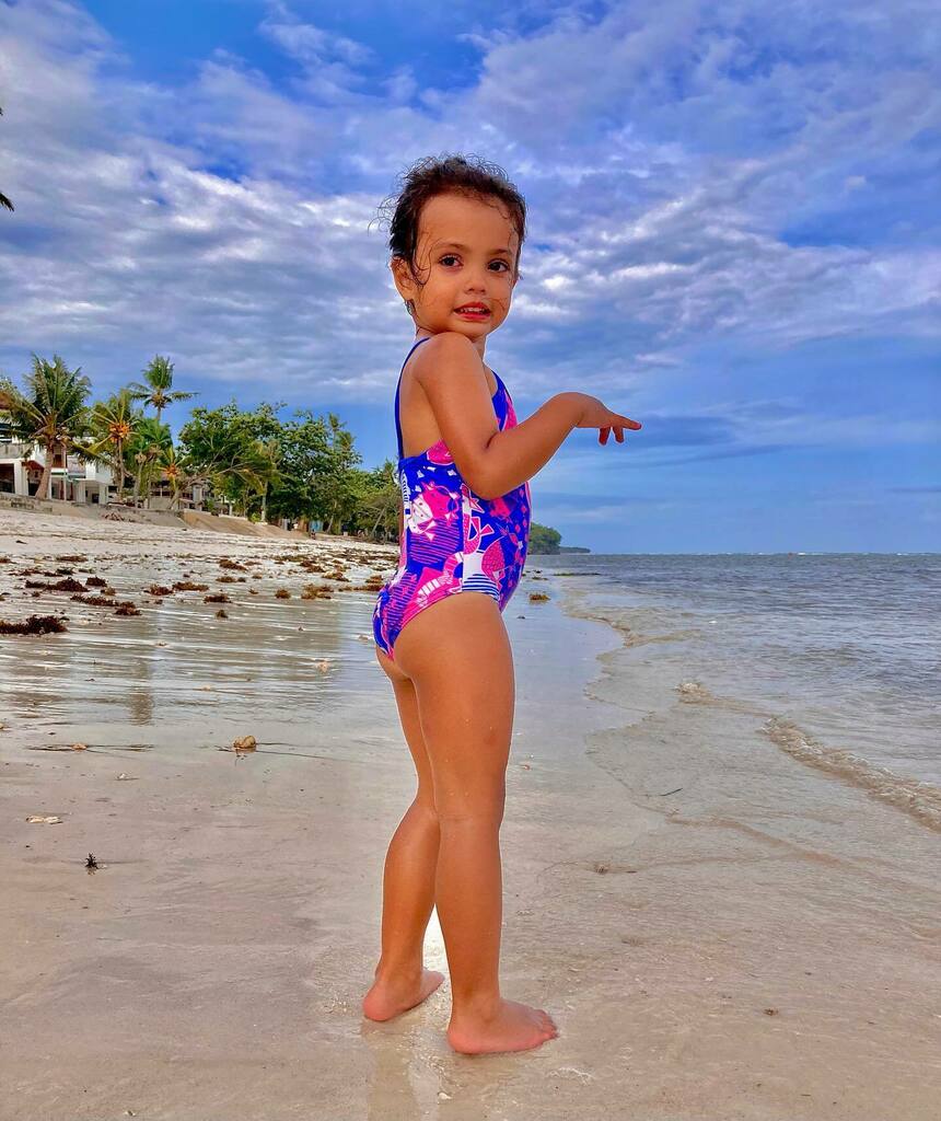 LetsAllGo2's tweet photo. Happy kid #waterbaby https://t.co/Ad7VWRf8V6 https://t.co/gGIRtkbVgp