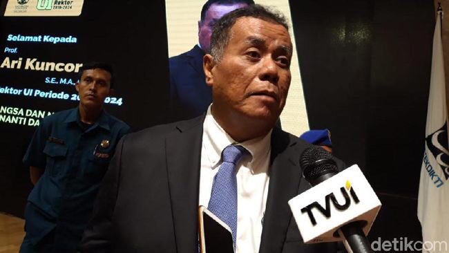bachrum_achmadi's tweet photo. Rektor UI Ari Kuncoro Mundur dari Posisi Wakil Komisaris Utama BRI.

Kalo Erick Thohir punya muka hrsnya mundur jg, krn tdk memberi contoh yg baik kpd BUMN. Tp ya gmn Menteri Jokowi kan muka badak semua. 🤣👎 https://t.co/sVlCKyqAo5