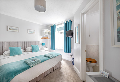 TheBBDirectory's tweet photo. There are 8 rooms to choose from at Bridgeside. The accommodation boasts one of the best positions in Looe with harbour views and close to all amenities.
https://t.co/Kfygu6ChQk
#Accommodation #Family #Pets #ScenicViews #Harbour #Coast #Beach #Explore #EastLooe #Cornwall https://t.co/b5TOpePQ2I
