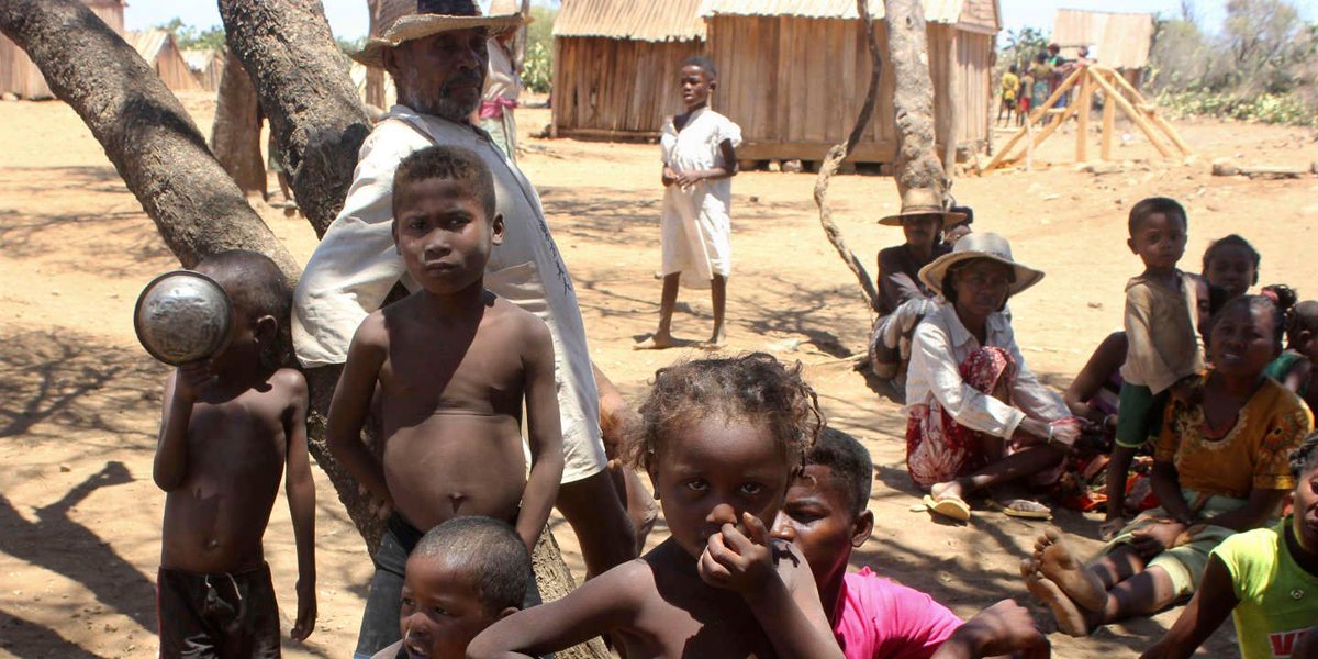 Le Covid-19 a été un accélérateur des crises alimentaires. Près d’un tiers de la population mondiale en insécurité alimentaire, en forte hausse en 2020... Un triste bilan <a href="/ACF_France/">ActionContreLaFaim</a> buff.ly/3ikb7BV