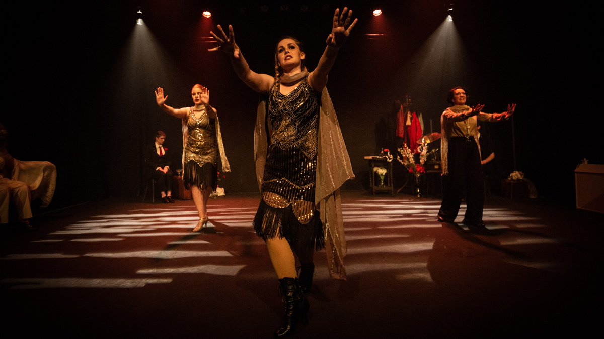 The_GSA's tweet photo. MFA Acting and Musical Theatre students collaborated in Babe, The Sheep Pig, then performed new work written for them: Better Than Death and Extraordinary Women.
Then the MAs put on The Light Burns Blue, A Midsummer Night's Dream and The Legend of Sleepy Hollow: A Musical! https://t.co/C6kJYKCPYP