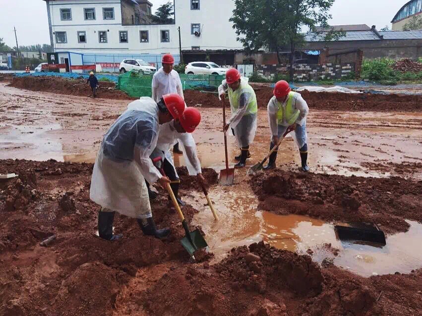 CCCCLTDofficial's tweet photo. #CCCCInAction On July 20th, extremely heavy #rainfall hit central China’s #Henan, causing heavy casualties and property losses. CCCC’s units there took immediate actions to help local authorities with disaster relief work.💪 https://t.co/tImz3dFntz