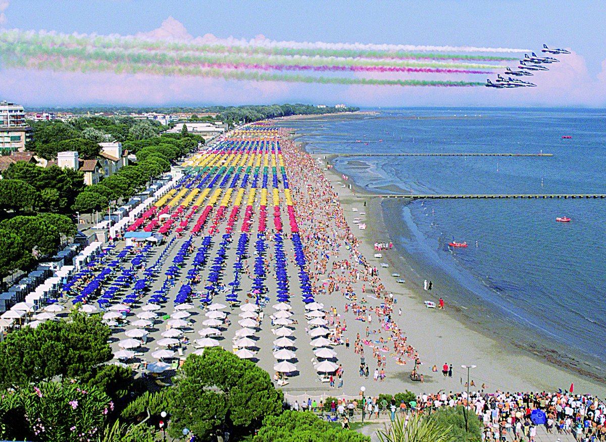 .<a href="/FrecceTricolori/">Frecce Tricolori</a> -

#isola di #GRADO #island -

Annullato prudenzialmente causa epidemia di Covid il "Grado AirShow" del 28 luglio - Pertanto niente esibizione delle #FrecceTricolori -

foto archivio <a href="/anboemo/">Antonio Boemo</a> 

<a href="/marina52182/">Marina 🦊🎾❤️</a> <a href="/mariacr28250504/">maria cristina lazzi</a> <a href="/giorgiobigi1/">giorgio bigi</a> <a href="/CiriSince1978/">Giuseppe</a> <a href="/SuttoraM/">suttora marina</a>