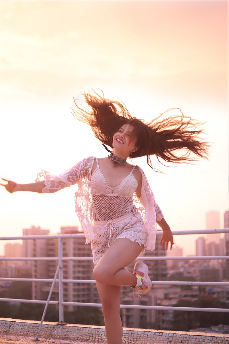 RubiDilaik's tweet photo. Wild n young https://t.co/9ALiS5OXCM