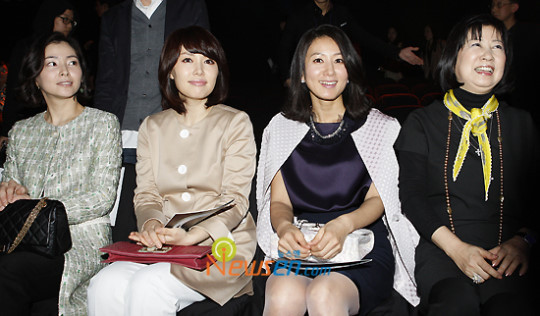 winemasillae's tweet photo. 서울패션위크 ㅡ 김희애, 김영주 & 하희라 💫
#KimHeeAe #KimYoungJoo #HaHeeRa https://t.co/BYheOU4CwR