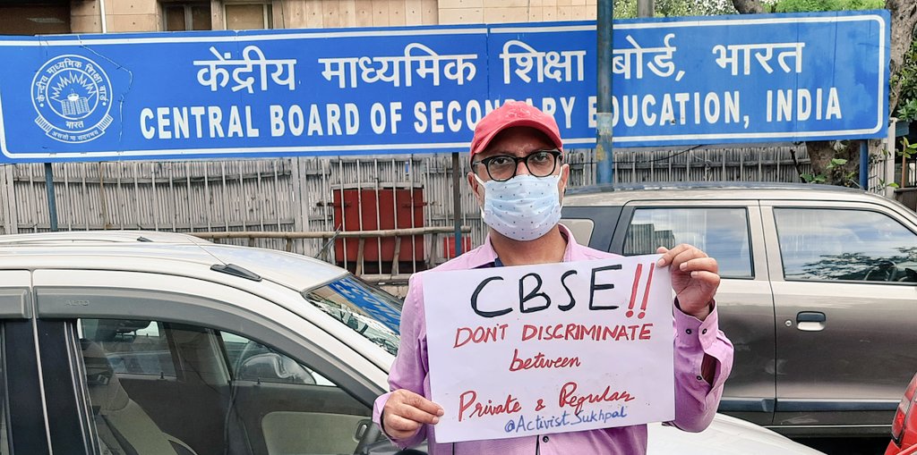 ActivistSukhpal's tweet photo. #BREAKING 
#CBSE12thPrivateStudents , parents @ActivistSukhpal protest outside #CBSEHeadquarters 4 cancellation of exams. 
@anubha1812 @AdvMamtaSharma @Architguptajii @NidhiTanejaa @pri_kandpal @DrAsh_Mahendra @JatinPaul @s_banchariya @Shrads_chettri @Iftikharfariha 
#WakeupCBSE https://t.co/LRKtCGISvp