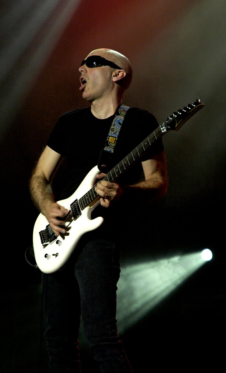 RecCollMag's tweet image. Due 3 Sept., #DavidArnold The Voyage Of The Dawn Treader blue 180g LP, @chickenfootjoe #JoeSatriani Is There Love In Space? purple 180g 2LP, on Music On Vinyl.