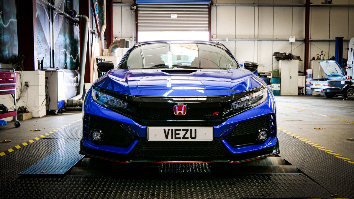 ViezuTech's tweet photo. Yesterday we had a stunning Type R in the workshop for a bit of a photoshoot and a bit of filming! 

#Honda #HondaCivic #TypeR #HondaTypeR #remap #remapping #dynoruns #ecutuning #performanceremap https://t.co/SrA7MZSijm