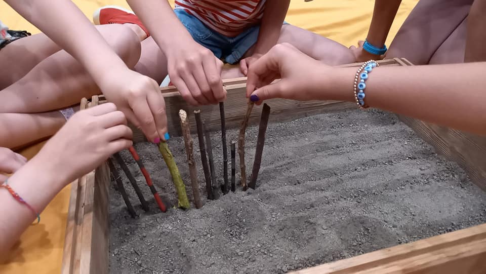 CultureVdA's tweet photo. #22luglio Oggi alle 16 all'#AreaMegalitica #siGioca con la #Preistoria!
Con gli #archeologi come veri #detective per #scoprire le tracce più antiche lasciate dall'uomo!
Prenotarsi al 348 8998866 o alla mail: museiaosta@gmail.com
#StorieperGioco #Culturété @Valle_dAosta https://t.co/tEohy1tqzo