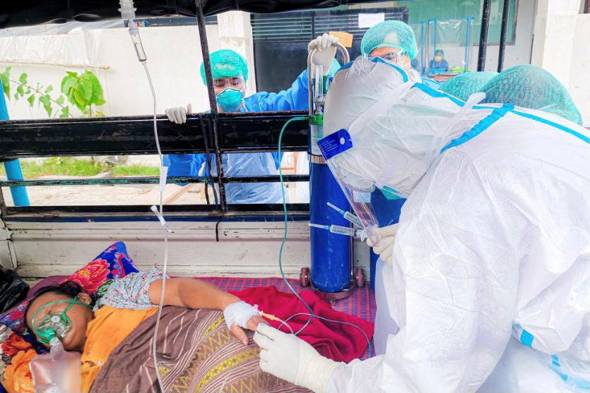 As Myanmar's health system struggles to cope with COVID-19, the military has been arresting doctors who treated patients independently. reuters.com/world/india/my… #WhatsHappeningInMyanmar