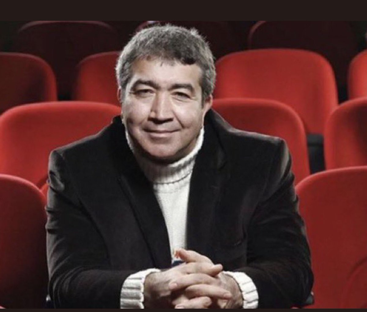 korayaydintr's tweet photo. Gündemdeki konuların ustaca ve cesurca mizahını yapan,
güldürürken düşündüren,
değerli sanatçı #TurgayYıldız'ın hayatını kaybettiğini üzüntüyle öğrendim.
Yüce Allah sanatçımıza gani gani rahmet etsin.
Ruhunu şad, mekânını Cennet etsin.
Ailesi ve tüm sevenlerinin başı sağ olsun.🇹🇷 https://t.co/INjgDEmbac