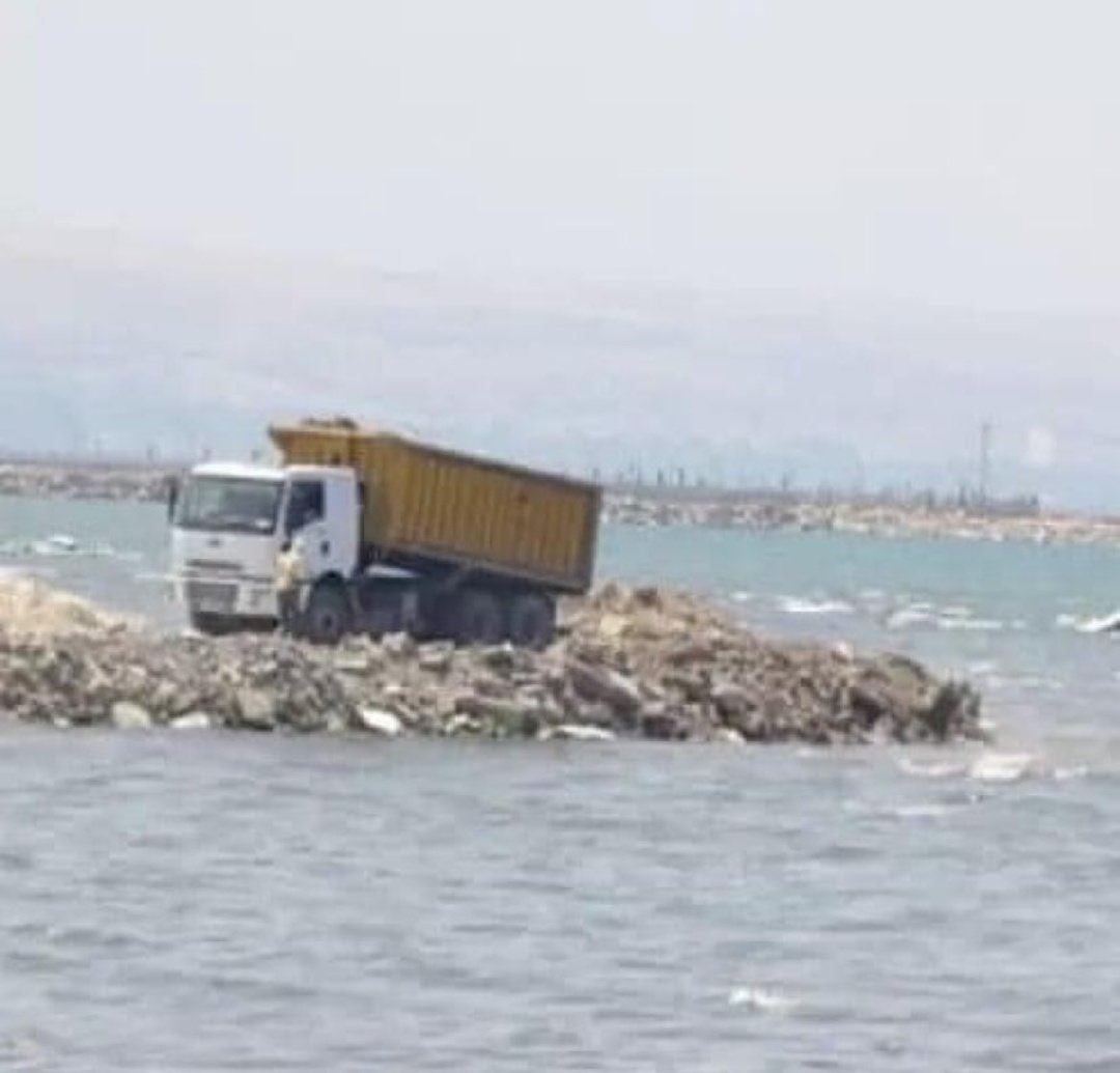 SANA DÜŞMAN, BANA DÜŞMAN, DOĞAYA DÜŞMAN 
Nazım Hikmet 
#vangölü