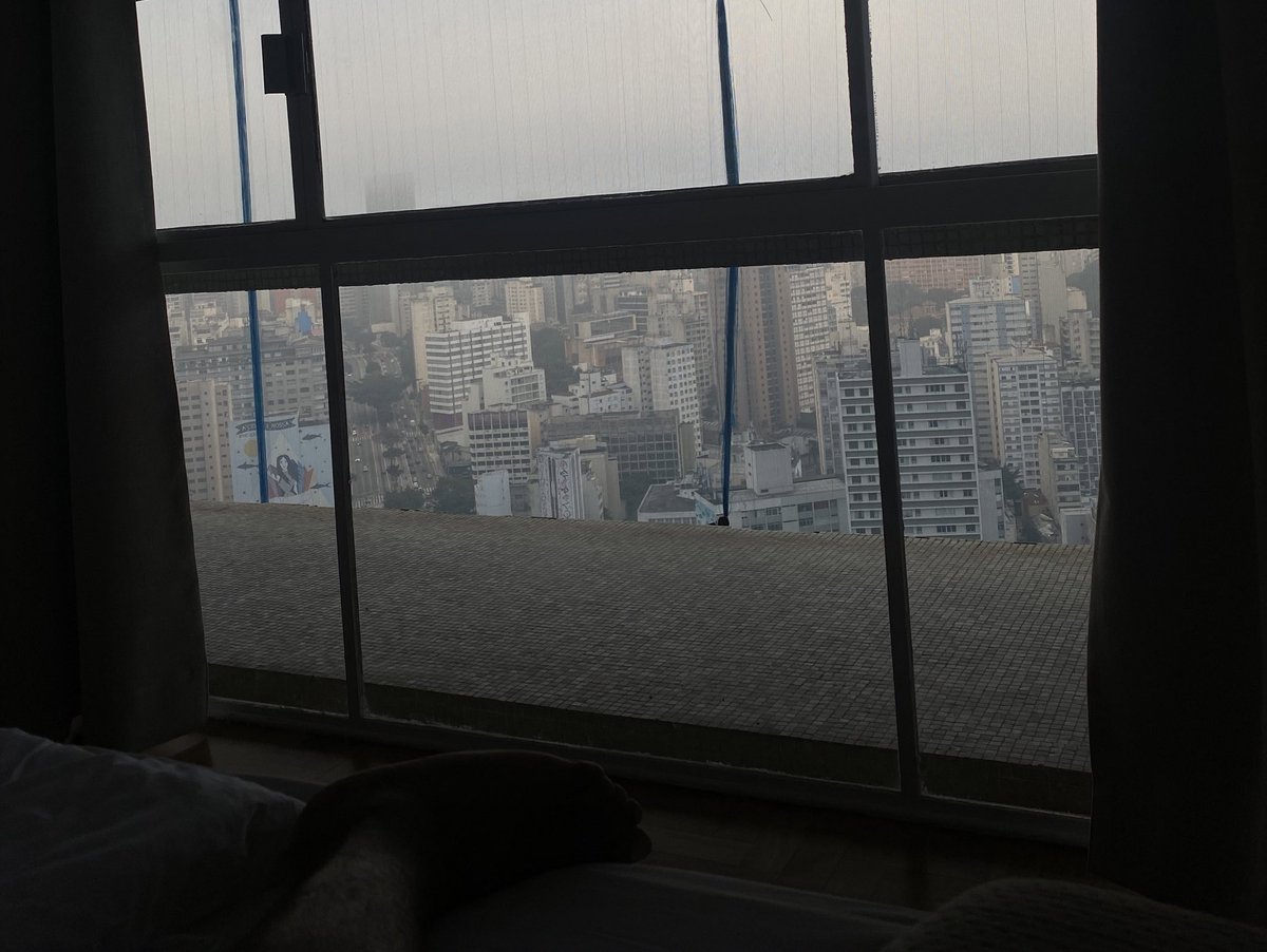 PauloVieiraReal's tweet photo. alguém deu ban em São Paulo? #Cinzou https://t.co/EyOJ6siYSy