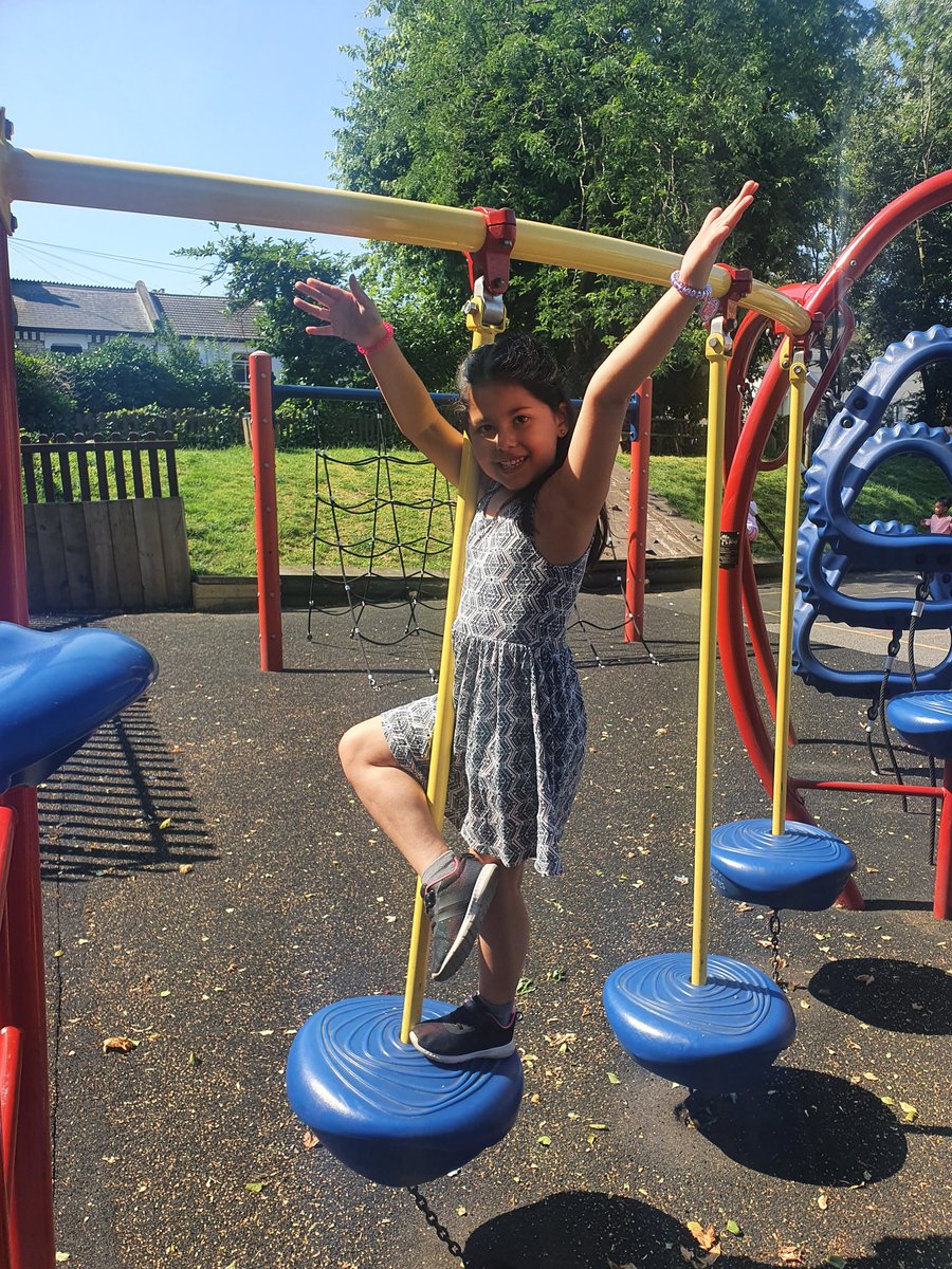 ststephensSW8's tweet photo. Just 'hanging around' 😄🌟 Year 2 having #funinthesun 🌞💙💛 #StStephensYear2 #summer #summerterm #summervibes #friendship #FriendshipGoals https://t.co/ImCeuhGzWk