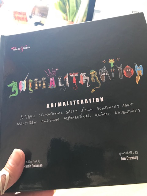 TheKingsPanto's tweet photo. Exciting news! The first ten advance copies have arrived at the publishers' offices 😃
Does anyone know anyone in the media who reviews books? Magazines, newspapers, radio, TV? Asking for a friend  😉
#alliteration #cartoons #animals #kidsbooks #childrensbooks #bookreviews https://t.co/XGBUrK3bSB