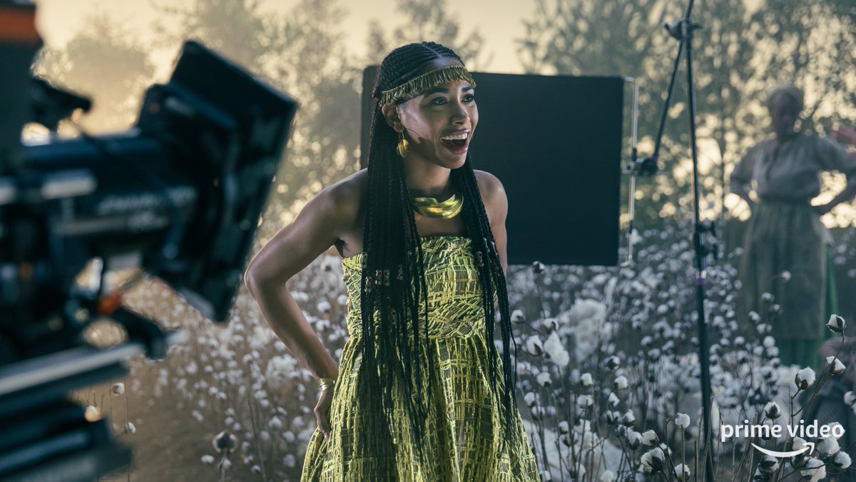 Wishing our gorgeous golden goddess <a href="/herizenfawn/">herizen</a> a very happy birthday! ✨