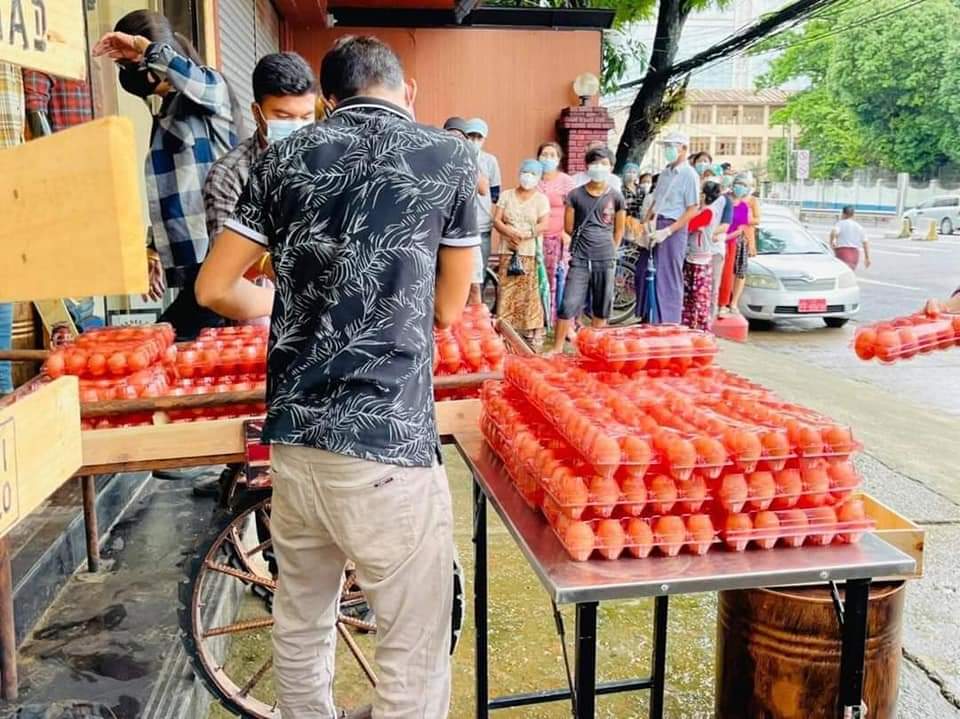 TOakkar's tweet photo. @thinzashunleiyi An egg sold for 5 kyats at Flannel Box in Myay Ni Gone today #Yangon

#WhatsHappeningInMyanmar
#July22Coup
#PrisonersWithCovid_NeedRx
#MyanmarNeedO2
#MyanmarCovidSOS
#SACWantsCovidUncontrollable https://t.co/xIlC2W99Fs