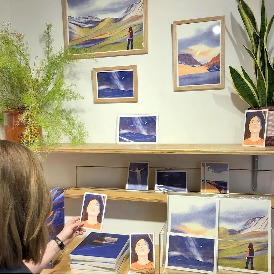 Dans la sélection Détours de France 3 de <a href="/Kiblind/">Kiblind Magazine</a>  x Artazart, éditée par la marque de puzzle Sulo, Clara Debray, jeune et grand talent de l'illustration, nous a déposé « Refuge », roman graphique auto édité à 300 ex. Un petit chef d'œuvre en riso pour un émerveillement garanti..