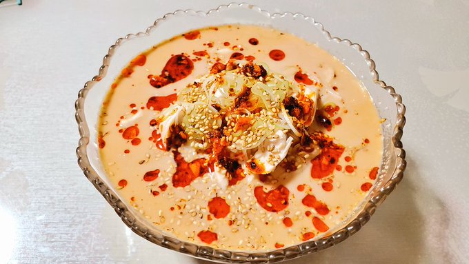 素麺の冷やし担々麺風
作り方のコツは掴んだ薄い部分の領域の厚みを出す隠し味がうまいこといったので非常に美味しく出来た今回はササミを茹でたのを具にした 