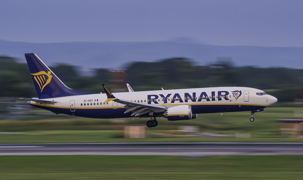 Supersi1's tweet image. Today's post features last nights special visitor to @manairport in the shape of @Ryanair beautiful @BoeingUK 737 Max 8-200. In this panned shot it is moments away from touching down on runway 23R.
#Ryanair #Boeing #737Max #ManchesterAirport #Aviation