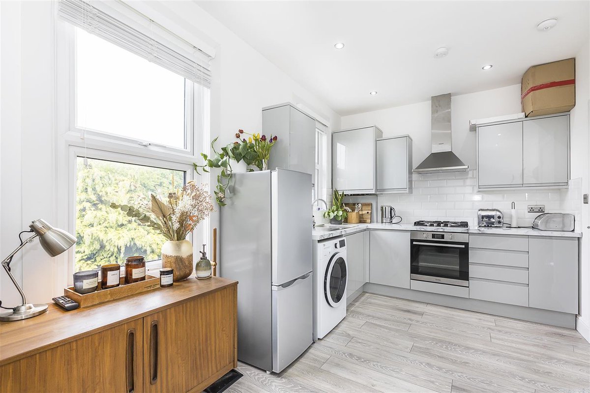 Estates_10's tweet photo. NEW PRICE - Moyers Road, E10 - Two Bedroom First Floor Maisonette - To Let - £1,300 pcm

https://t.co/sWr8kEuxt4 https://t.co/FXWikM3eHG