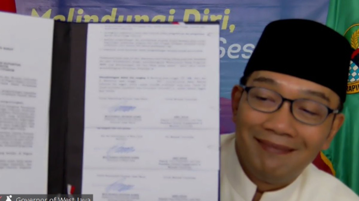 Deputy VC and Vice-President (Global Engagement) Abid Khan and West Java Governor <a href="/ridwankamil/">Ridwan Kamil</a> today signed a letter of intent to collaborate with <a href="/univ_indonesia/">UniversitasIndonesia</a> to restore the health of the #CitarumRiver, and more: mona.sh/zxKo30rOCjP

#ChangeIt
