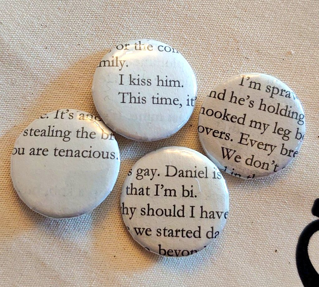 lw_writes's tweet image. 😭 may I humbly recommend buying my book to turn into BADGES?!
This is amazing! Thank you so much @stormrosewriter 🥺😭