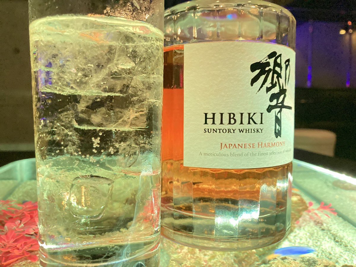 ট ইট র Bar 81 やっぱ響は美味い おすすめです 響 Japanese ウイスキー 朝までやってるお店 朝まで営業 お酒提供 時以降も 六本木バー Bar81 ミッドタウン 水槽テーブル ট ইট র Bar 81 やっぱ響は美味い おすすめです 響 Japanese ウイスキー 朝までやってるお店 朝まで営業 お酒提供 時以降も 六本木バー Bar81 ミッドタウン 水槽テーブル