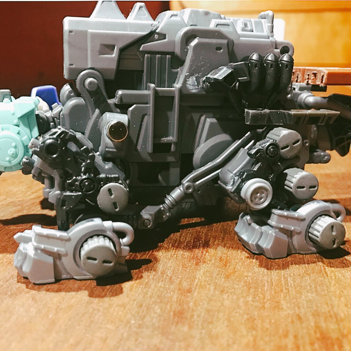 taradara_ct's tweet photo. 【ガノンタス改造】
足首から上も適当にジャンクパーツを追加して、前脚に装甲を追加。
だいぶ形になってきました。
#ゾイド
#ゾイド改造
#改造ゾイド
#ゾイドワイルド
#ガノンタス
#zoids
#gannontoise
#zoidscustom
#takaratomy
#Proganochelys https://t.co/1JOOgfCSGF