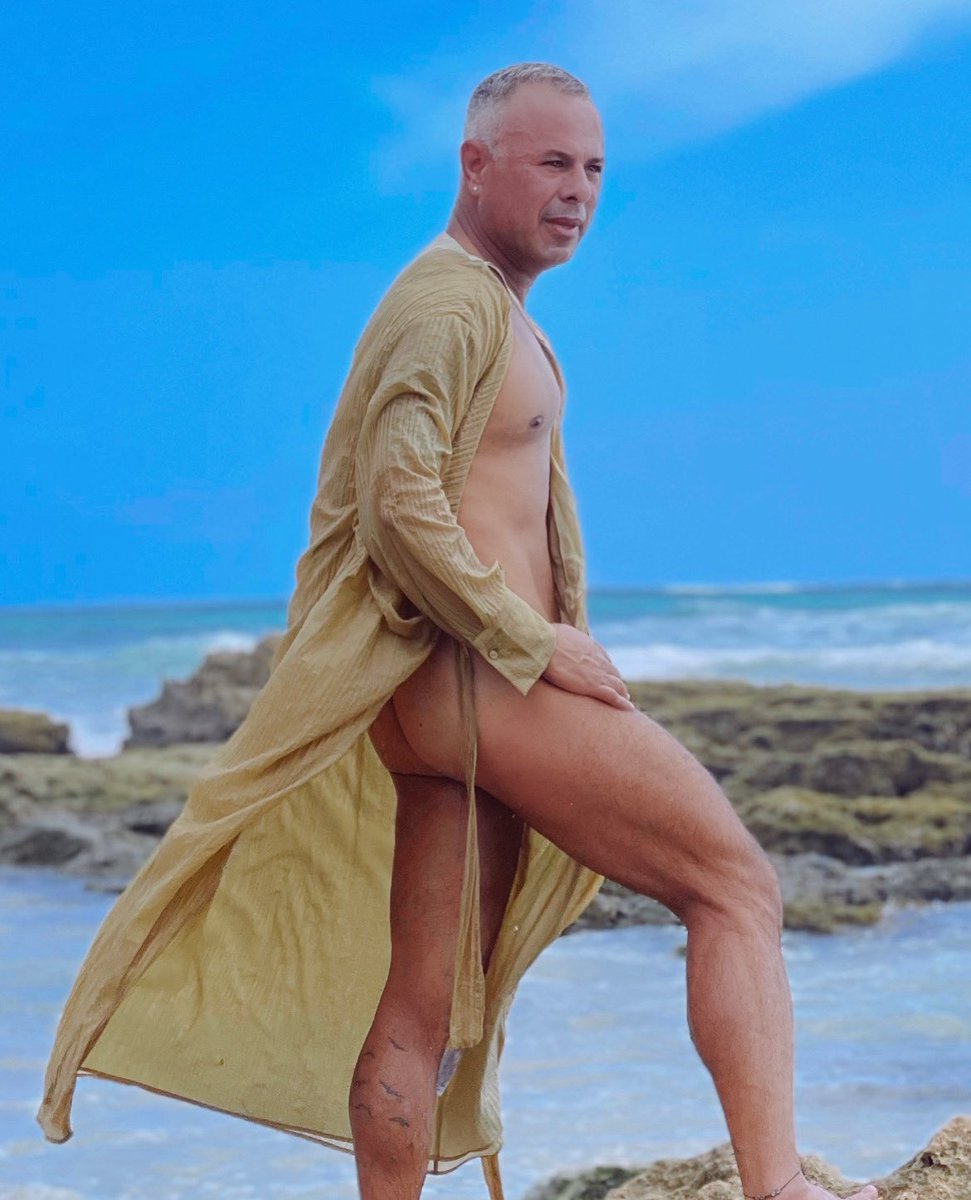 ToyDaddy25's tweet photo. ¡¡Uppps!!, el viento hizo que enseñara mis nalguitas🙄🤣
#puravida #delicious #livingmybestlife #esnu #gay #gaylatino #gaydaddy #gaypuertorico #gaylife #gaypride #beachlife #tropical #gaylife #gayfit https://t.co/qh2a1xLXDr