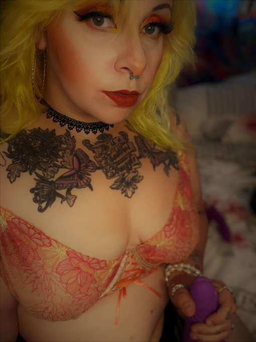 Don&rsquo;t you want to worship me? Send to me? Spoil me? Serve me? Then do it and feel lucky I let you 😘 https://t<a href="/tag/video"class="tags"><span>#video</span></a><a href="/tag/sneakpeek"class="tags"><span>#sneakpeek</span></a><a href="/tag/content"class="tags"><span>#content</span></a><a href="/tag/onlyfans"class="tags"><span>#onlyfans</span></a>