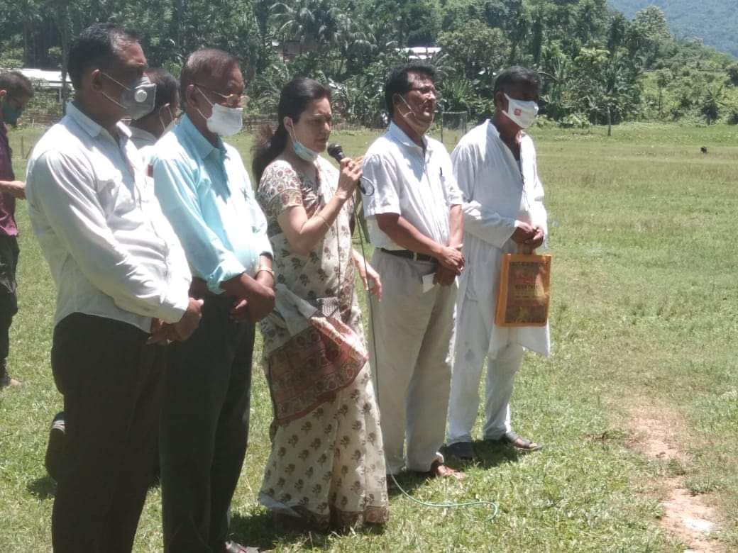 bobbeeta_sharma's tweet photo. Today participated in a satyagraha against dumping of garbage in the hills of Chandrapur - a bio-diversity area on the banks of river Brahmaputra with local residents in presence of CLP Leader Sri @DsaikiaOfficial &amp; party members. We visited garbage site too. https://t.co/8S1Mmh8nxl
