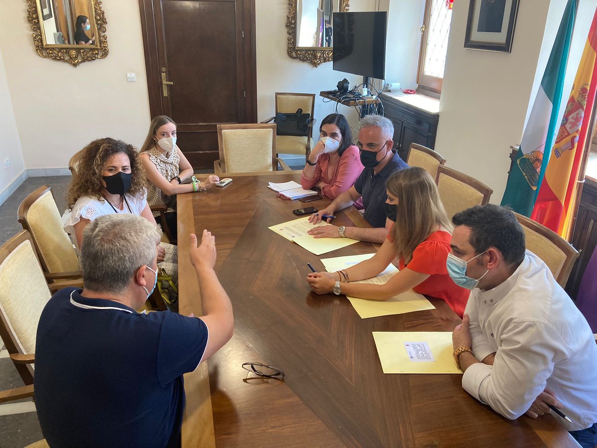 Hemos firmado un convenio desde <a href="/EPASSA_JAEN/">EPASSA</a> con @AJEJAEN y <a href="/muy_jaen/">Muy Jaén</a> a través del cual empresarios de Jaén y provincia asociados a estas entidades, podrán disfrutar de unas condiciones ventajosas en diferentes aparcamientos municipales de #Jaén