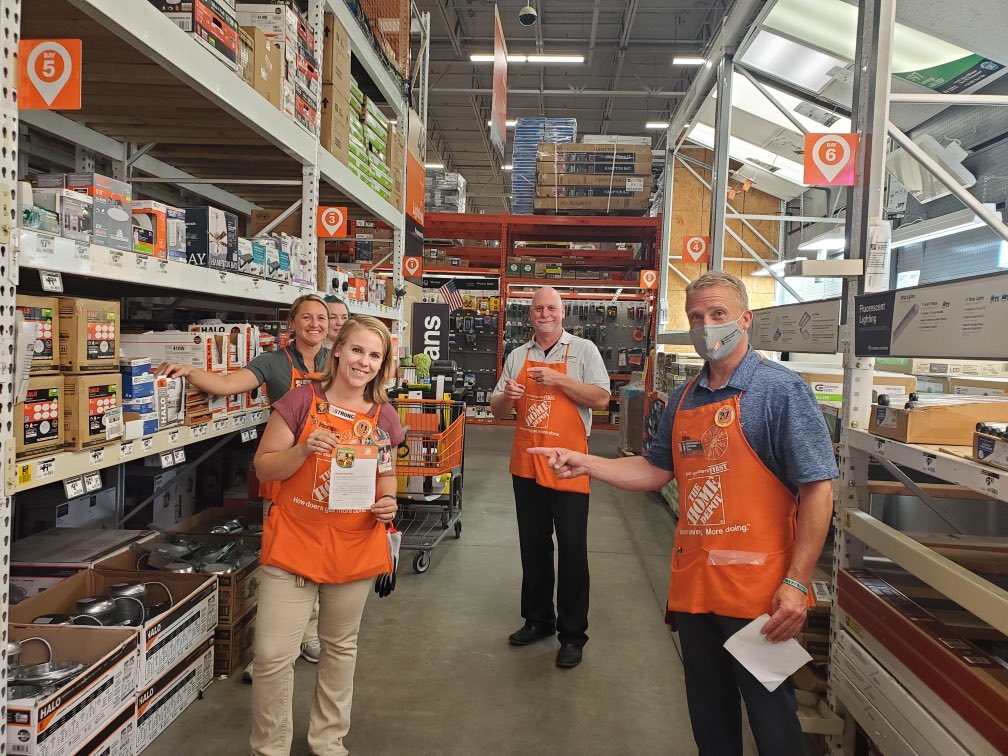 Store manager Morgan being recognized for building great relationships with her MET team ⁦<a href="/JPhillipsD176/">Jason Phillips</a>⁩ ⁦<a href="/JCHomeDepot/">John Carr</a>⁩ ⁦<a href="/MorganMckee0714/">Morgan Mckee</a>⁩