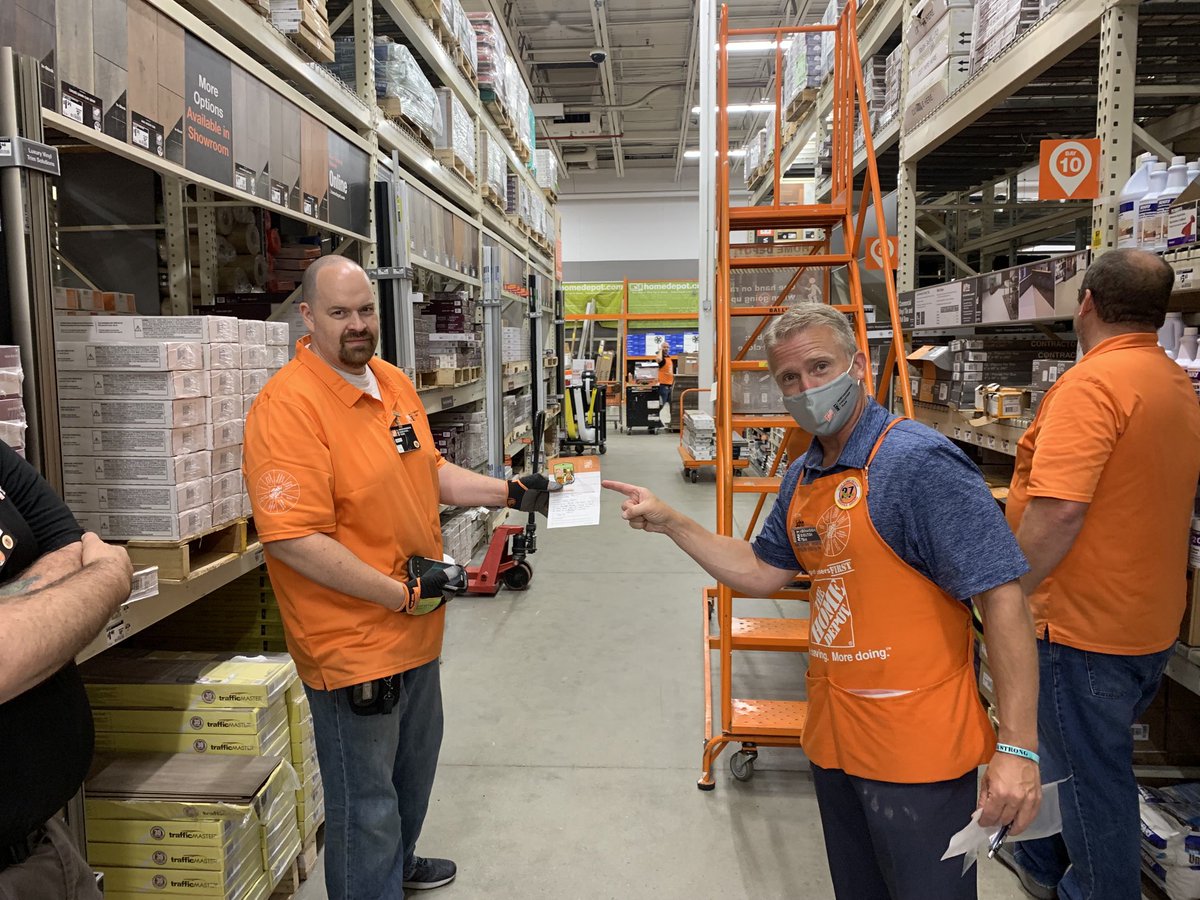 Heath from team 2404 being recognized for his hard work! Great job Heath! ⁦<a href="/JPhillipsD176/">Jason Phillips</a>⁩ ⁦<a href="/JCHomeDepot/">John Carr</a>⁩