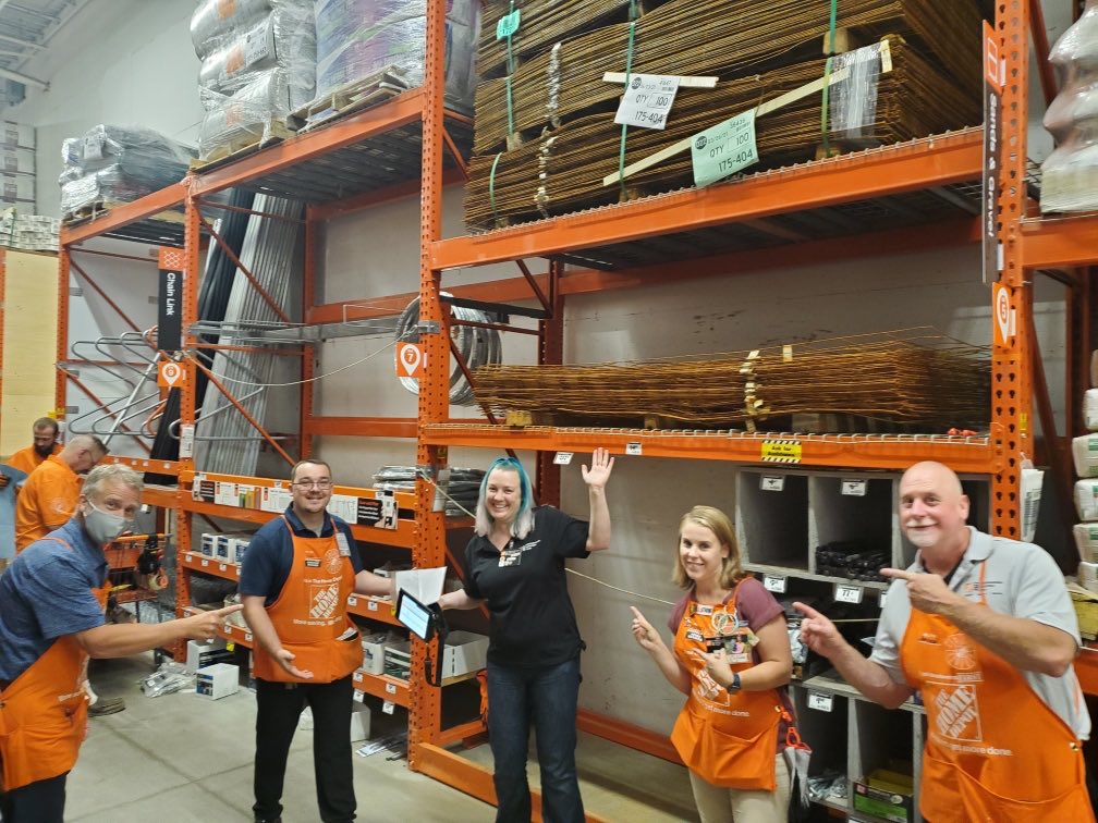 MET supervisor Brittany being recognized for excellent customer service! ⁦<a href="/JPhillipsD176/">Jason Phillips</a>⁩ ⁦<a href="/JCHomeDepot/">John Carr</a>⁩ ⁦<a href="/MorganMckee0714/">Morgan Mckee</a>⁩