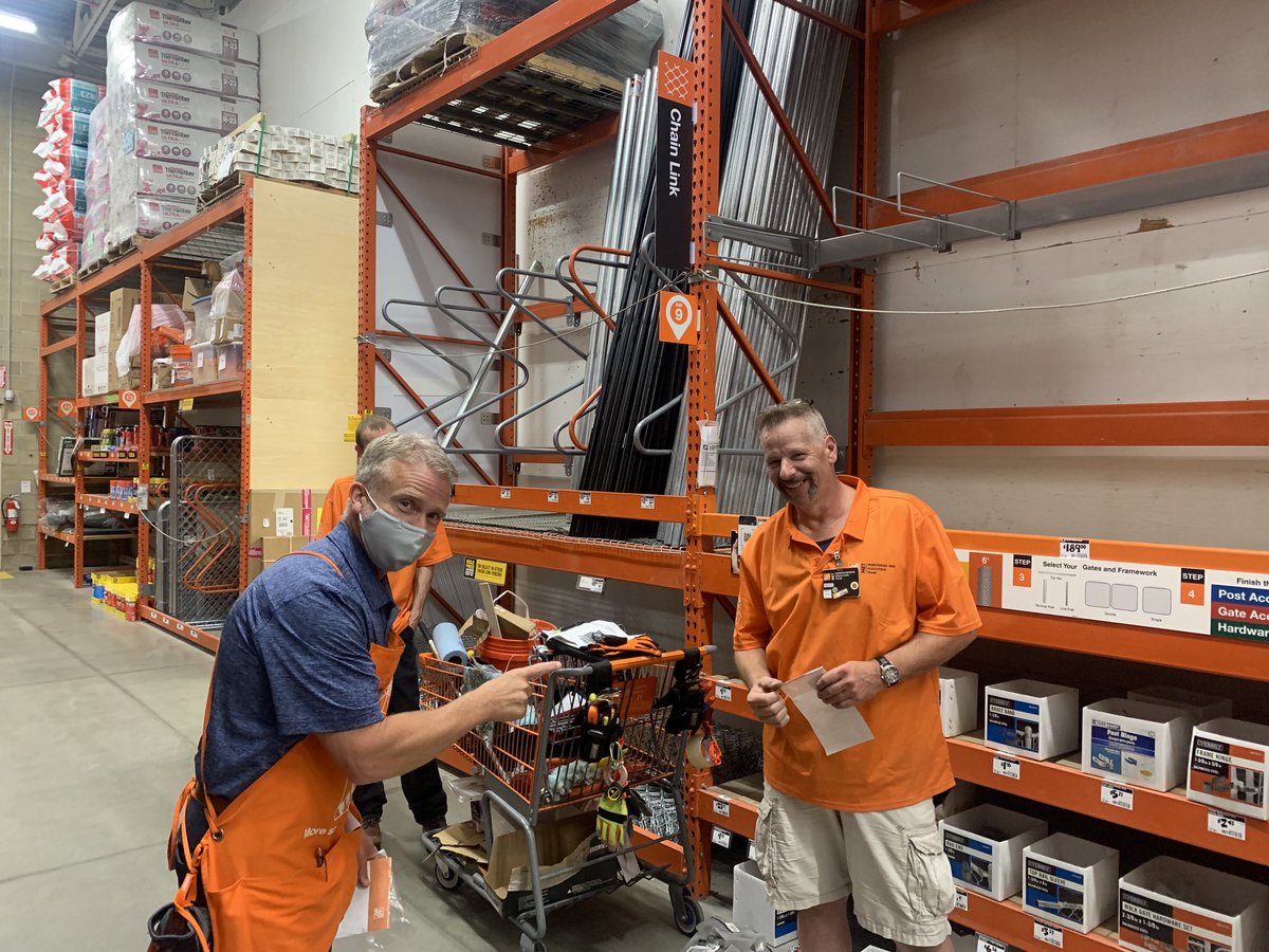 Kerry from team 2404 being recognized for all his hard work! Great job Kerry! ⁦<a href="/JPhillipsD176/">Jason Phillips</a>⁩ ⁦<a href="/JCHomeDepot/">John Carr</a>⁩ ⁦<a href="/MorganMckee0714/">Morgan Mckee</a>⁩