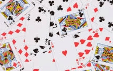 てるき代表 リモート人事兼カウンセラー トランプ 小1と双子の幼稚園年中さんとのトランプ ババ抜きをしたいと言うのでやってみたが カードが多い 絵札が分からん カードがこぼれるといった感じで難航 最終的に小1と ジジ抜き に 1ターンで