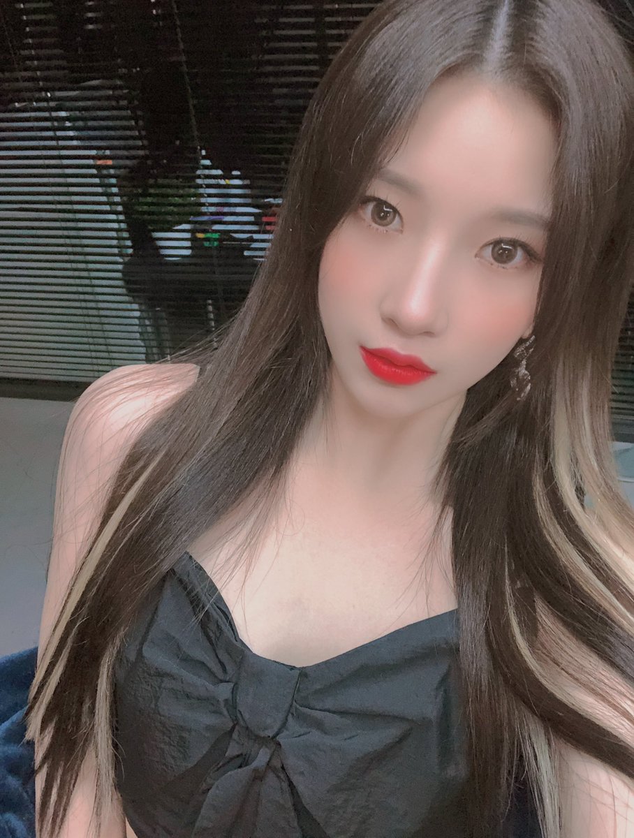 blingthink's tweet photo. just narin https://t.co/1ZGRg0Z5kC
