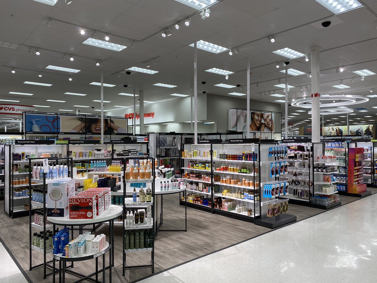 cparker54's tweet photo. Exciting things are happening at 1935 Royal Palm Beach!!! @aldenkooken @Alexandra_Berg1 @AllisonCrilly2 @parkersprime https://t.co/rCRjDQHIdz