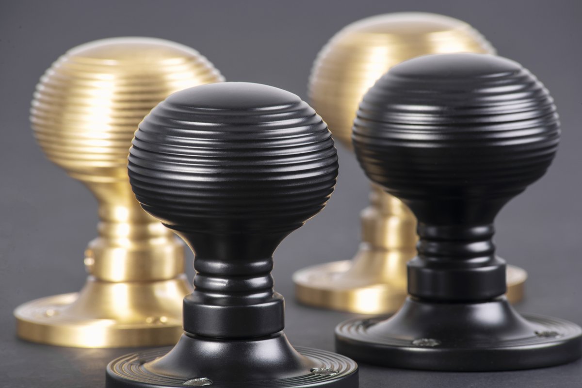 assaabloyie's tweet image. The beautiful Queen Anne mortice knob from Carlisle brass is now available in Matt black and Satin Brass. 
Available from all good builders merchants and door companies.

#morticeknobs, #carlislebrass,#ironmongery,#doorfurniture,#locksandhardware, #mattblack, #satinbrass