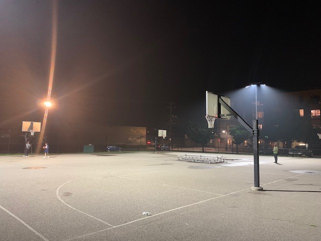 AlanG_Musco's tweet photo. This is a great example of the importance in quality of light. Musco’s TLC for LED on the right vs Street Light on the left https://t.co/2u2xVBAPlI