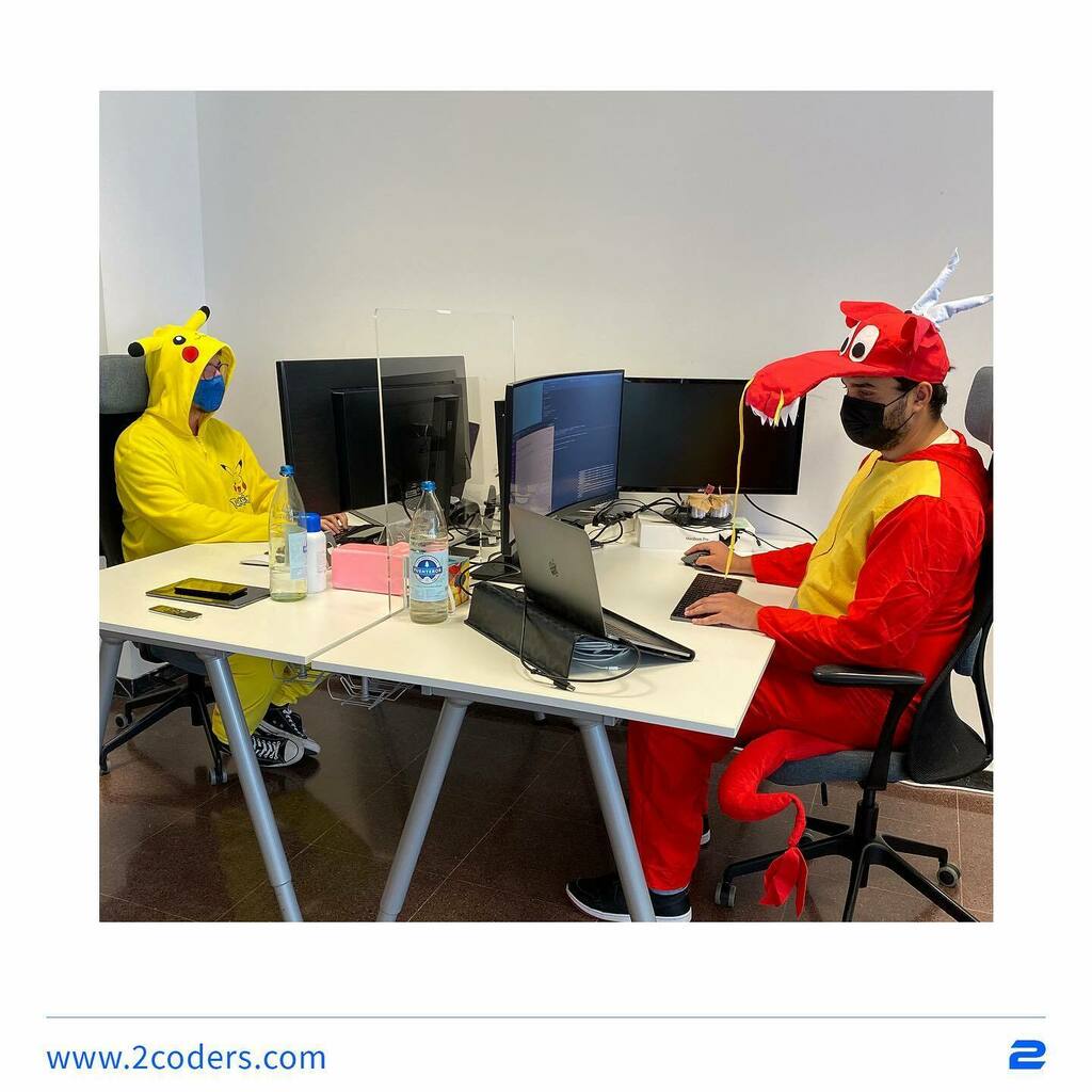 2coders's tweet image. Nos han robado los carnavales y el verano pero en #2Coders los compañeros aún no pierden la esperanza y vienen de esta guisa al trabajo 🤣 Dicen que todo depende de la actitud... pues aquí tenemos mucha!! Feliz juernes familia 💙✌️ . . Carnivals and su… instagr.am/p/CRobVOLl37w/