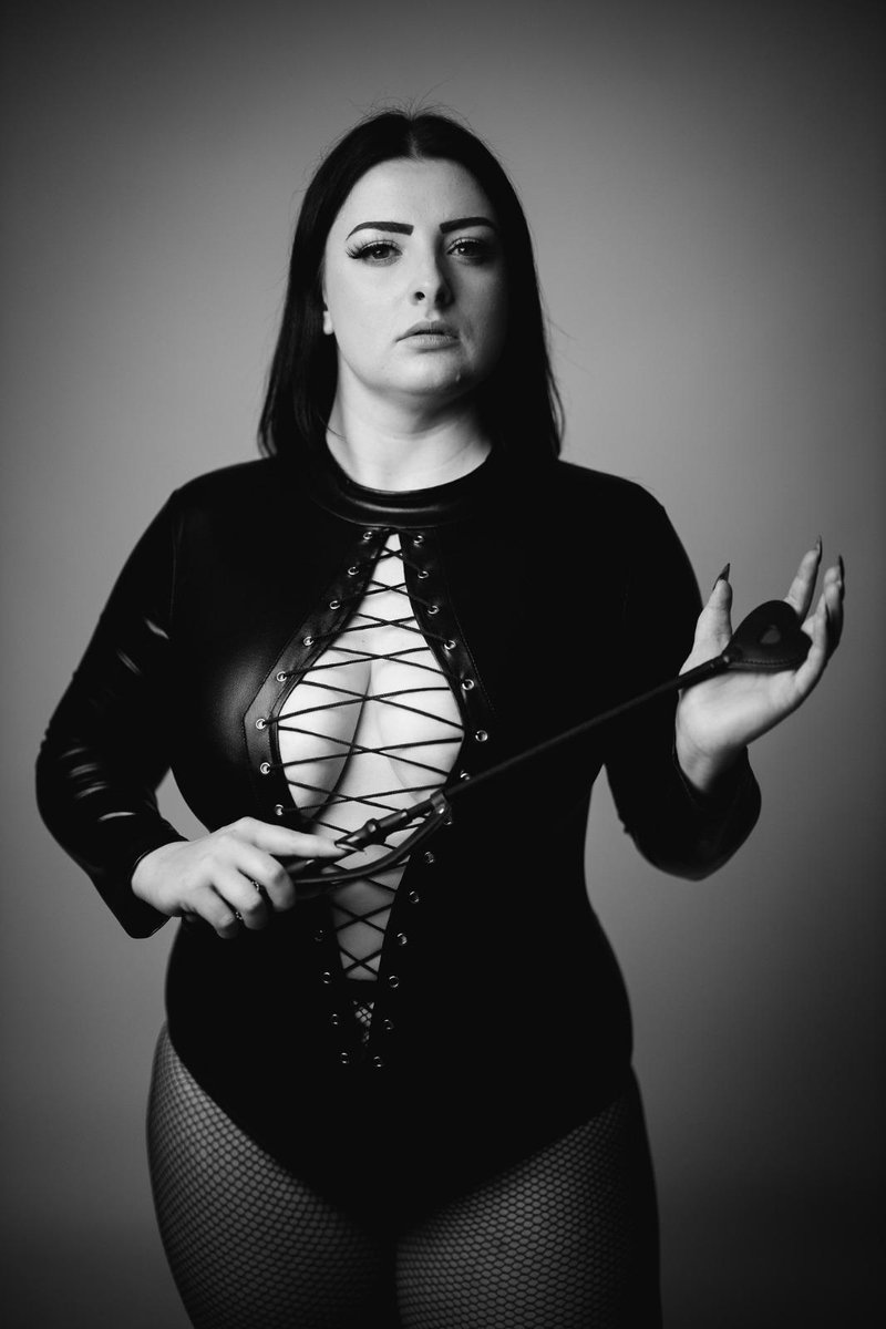 Da lass ich mir doch gern den Hintern versohlen <a href="/OffiLady/">Lexpassion_elisa</a> ist #live  ➡️cam4.de.com/ladyelisaa