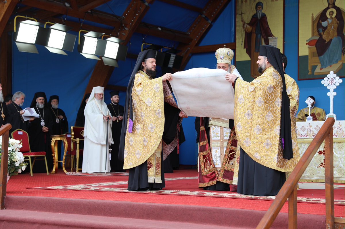 eormmsm's tweet photo. Preafericitul Părinte Daniel, Patriarhul Bisericii Ortodoxe Române a împlinit 70 de ani de viață
#eormmsm #psiustin #pstimoteisatmareanul #pfdaniel #resedintapatriarhala #aniversare #liturghie #tedeum #sarbatoare https://t.co/XO86ZtK0NF