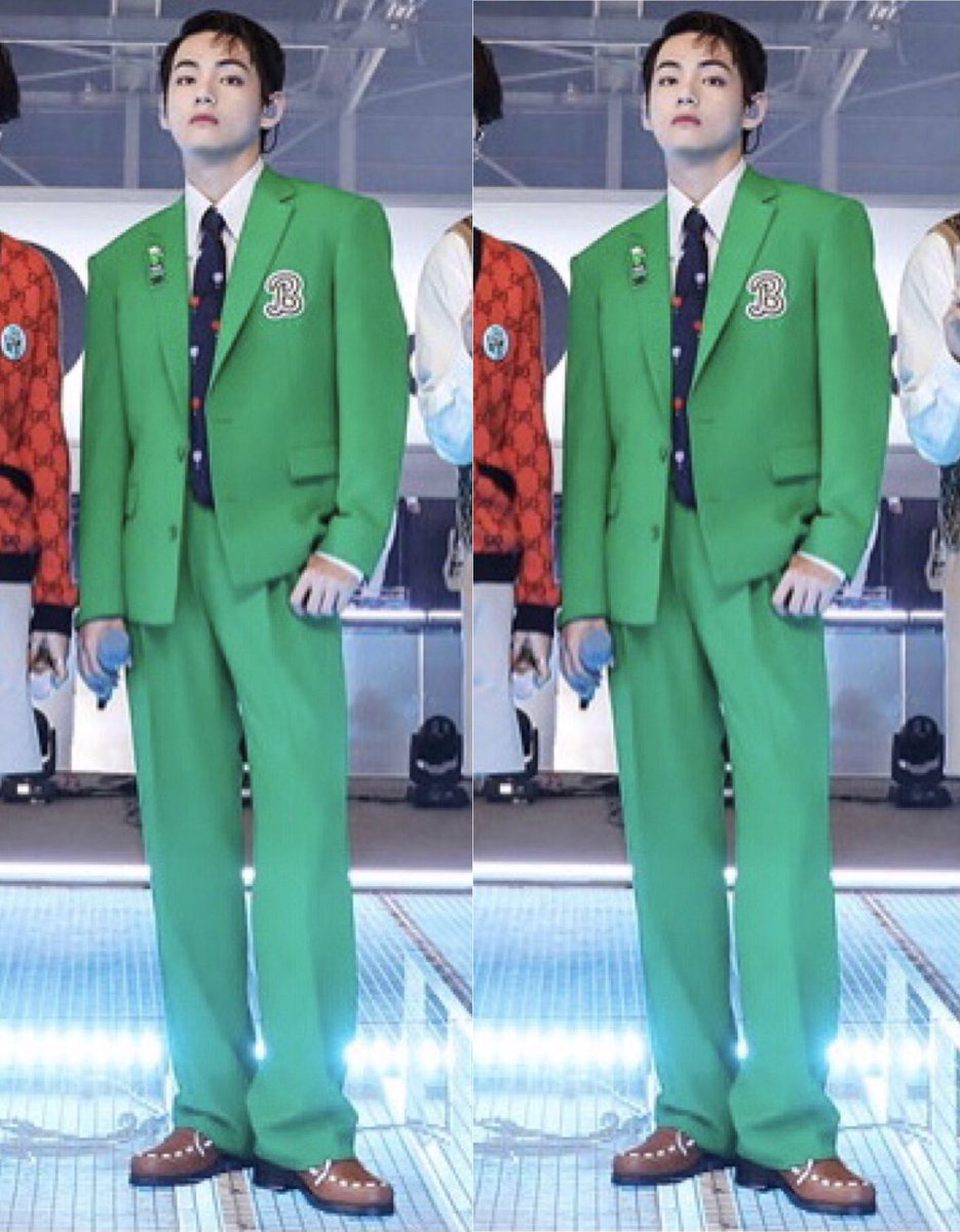 RT @v_kx2mama: 次はオルグリーンスーツの キムテヒョンですが