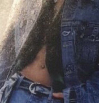 iconickpoptatts's tweet photo. Stray Kids 🖤 Felix 🖤 Belly Button Piercing https://t.co/aMOupGonb4