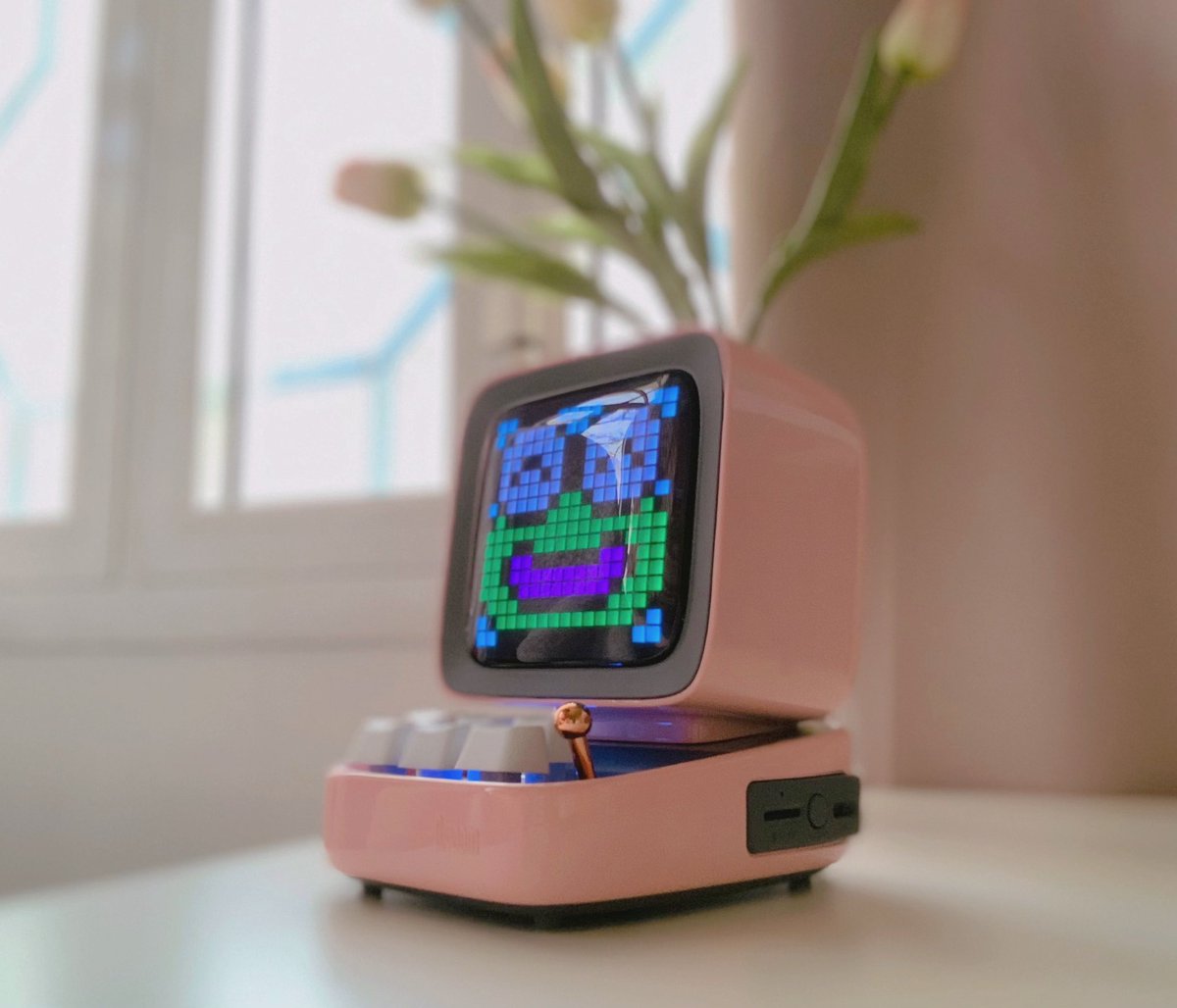 CainhurstUmi's tweet photo. Cutest little speaker https://t.co/TjdjazsQJ3