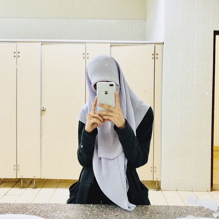 HanisyaDefi's tweet photo. Mau hijrah tapi bingung
mulai darimana? 😭 https://t.co/dW7qb1IUaz